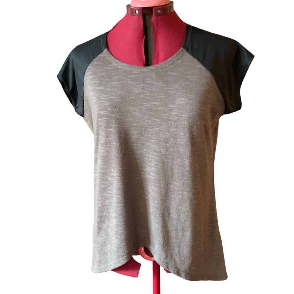 JODY by Jody Design - Taupe shirt - longuer in the back - darker sleeves - OZ